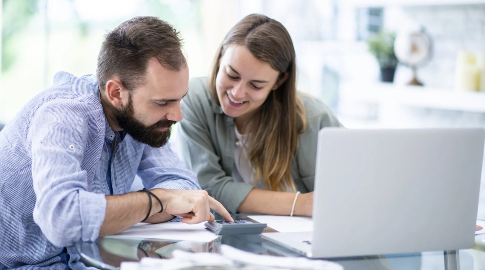 do couples receive less financial help than single claimants